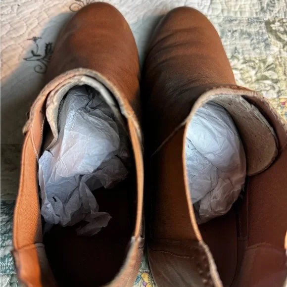 Frye Mallory Chelsea Booties in Cognac 8.5 - Picture 5 of 8